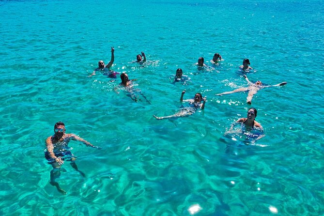 7-Hour Motorboat Tour of La Maddalena Archipelago - Boat Features