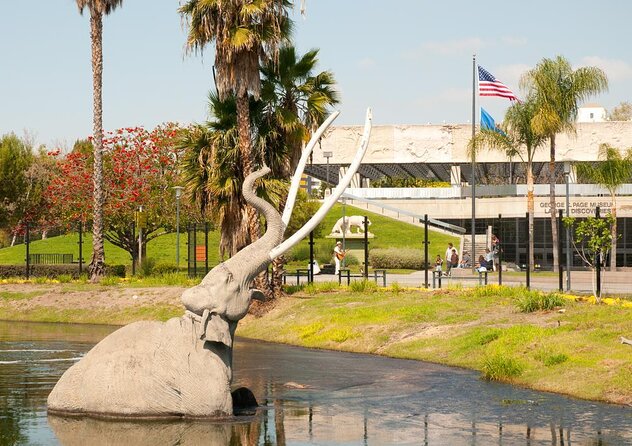 7-Hour Ultimate LA Tour - Stroll Through Charming Neighborhoods