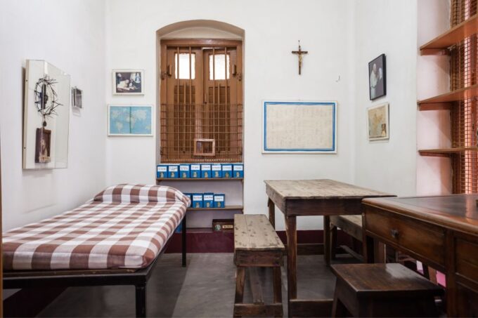 7 Hours Mother Teresas House & Kolkata Churches Tour - Mother Teresas Home