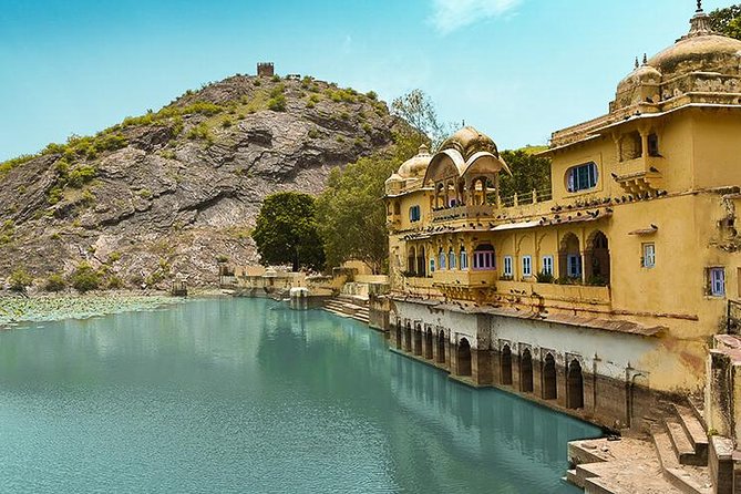 7 Nights 8 Days Tour of Forts, Palaces and Stepped Wells - Meeting and Pickup