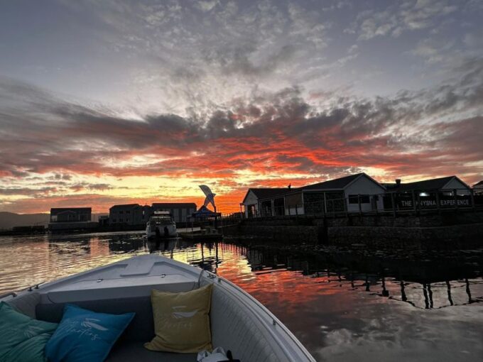 75 Minute Knysna Lagoon Charter - Admiring the Knysna Heads