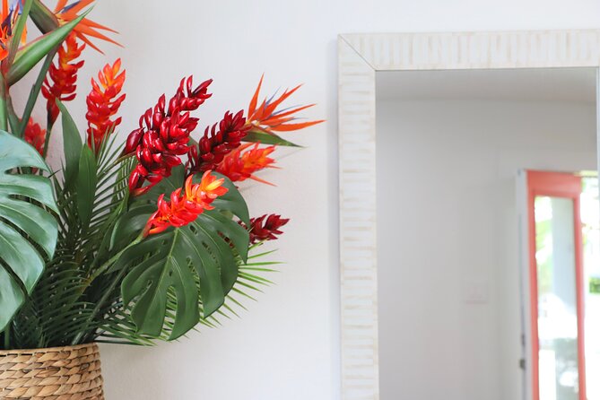 77 Sign & Go Wedding at Hawaiian Wedding Chapel - Photoshoot in the Chapel