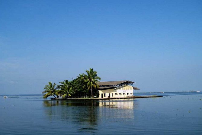 8 Days Kerala Private Tour (3 Star) With Munnar, Houseboat & Cab- Iris Holidays - Accommodation in Resorts and Houseboat