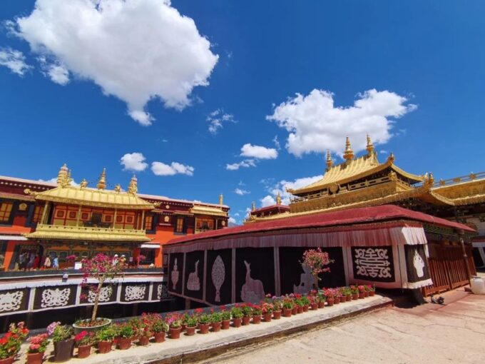 8 Days Lhasa to Everest Base Camp Group Tour - Exploring Lhasas Wonders