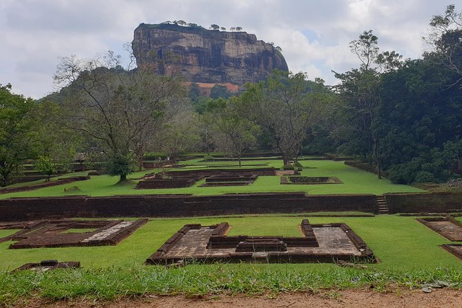 8 Days Sri Lanka Round Tours With Privet Driver, Vehicle and H/B Accommodations - Transportation and Guides