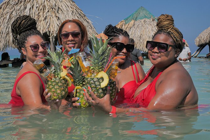 8-Hour Boat Tour to Cholón With Music Lunch and Drinks - Local Vendors