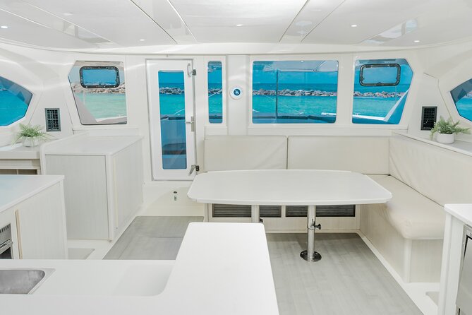 8-Hour Private 44 Leopard Catamaran Tour to Cozumel Beach W/Food & Open Bar - Dining and Refreshments