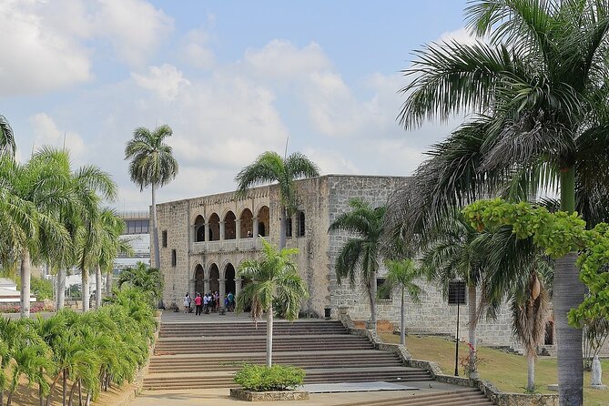 8-Hour Private Santo Domingo Tour From La Romana and Bayahibe - Exploring the Alcázar De Colón