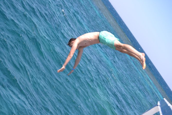 8-Hour Private Yacht Charter Exclusive & Lunch Transfer -Hurghada - Discover Snorkeling Delights