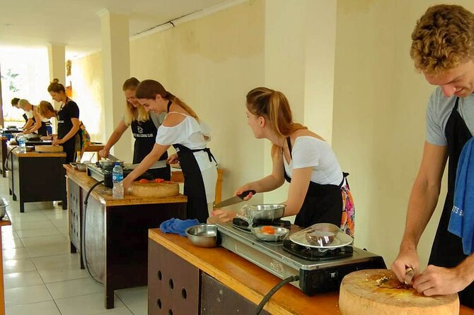 8 Hours Private Balinese Cooking Class With Tirta Empul Temple - Expert Chef-Guided Experience