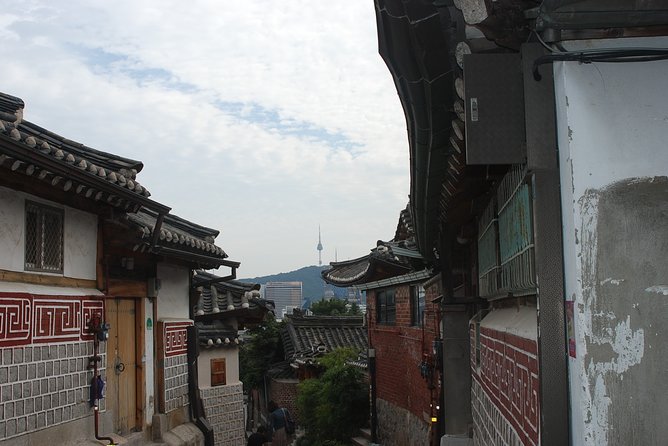 8 Hours Private Tour With Top Attractions in Seoul - Duration and Traffic