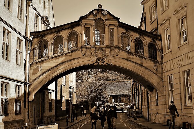 90 Minute Classic Walking Tour of Oxford - Group Size