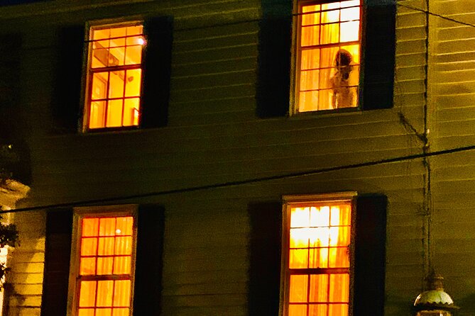 90 Minute Historic Savannah Walking Haunted Bar Pub Crawl - Navigating Savannahs Haunted Hotspots