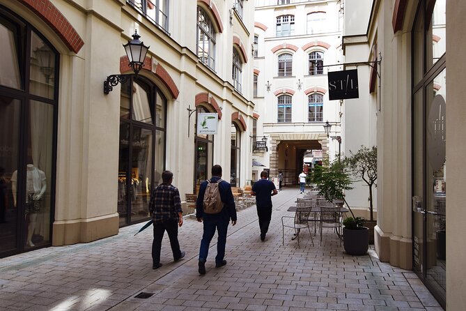 90 Minutes Leipzig Exclusively: Exhibition Halls, Courtyards and Passages - Exploring Leipzigs Highlights