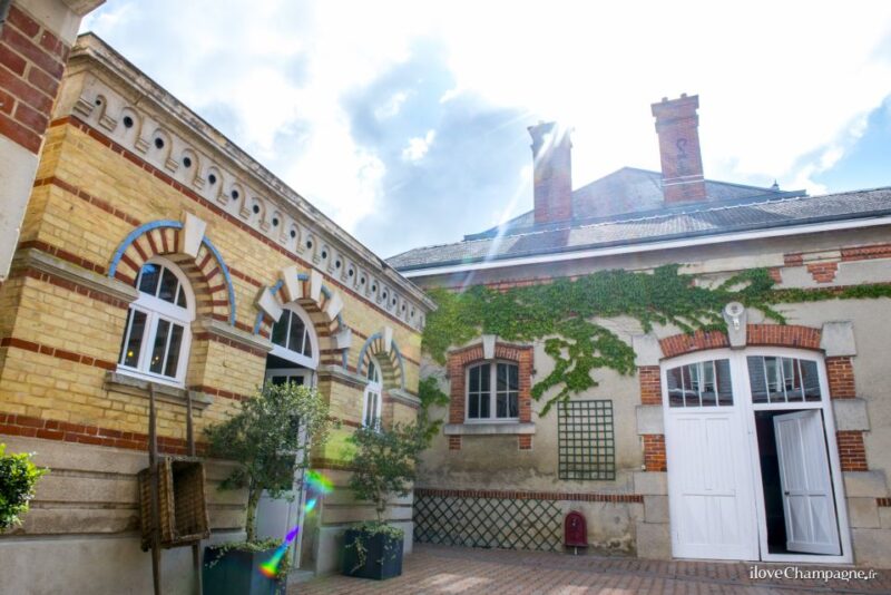 A-Champagne: Champagne House Tour and Tasting Class - Uncovering the Champagne Cellars
