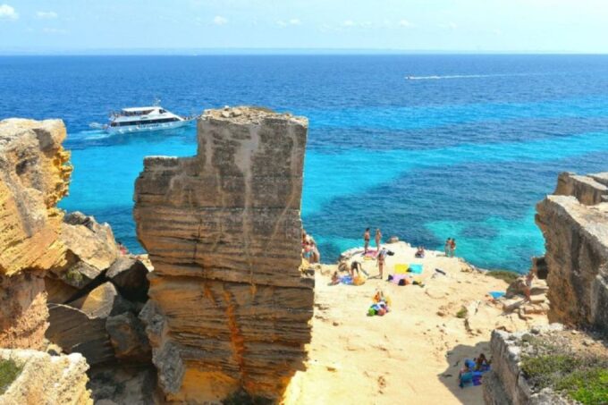 A Coffee Togheter, Some Advice and Favignana Levanzo Cruise - Levanzo: Exploring the Village