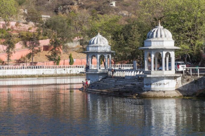 A Complete Tour in Udaipur at 2 Days With Guide Service - Fateh Sagar Lake