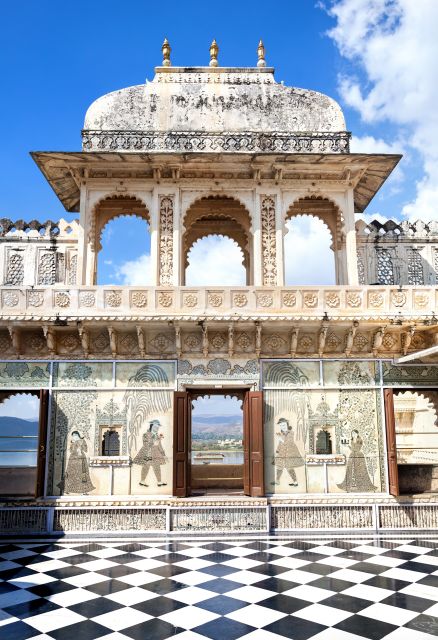 A Complete Tour in Udaipur at 2 Days With Guide Service - Taj Lake Palace