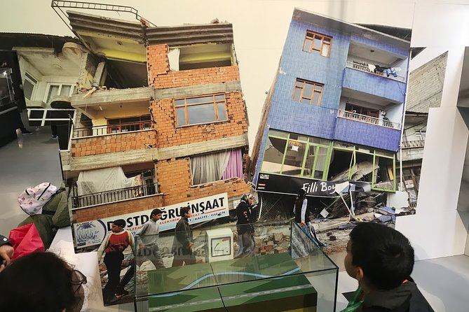 A Day at the Museum - Natural History Museum London - Exploring the Museum Highlights