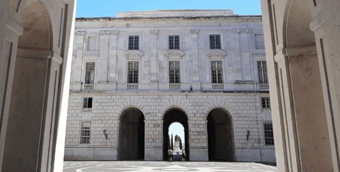 A Day at the Royal Palaces of Queluz and Ajuda With a Visit to Belém - Meeting Point
