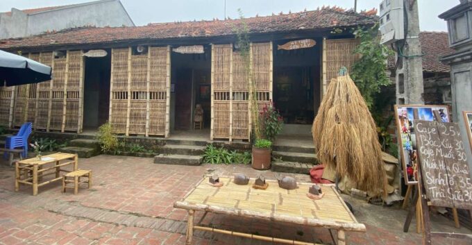 A-Day Explore Duong Lam Ancient Village - Visiting Temples of National Heroes