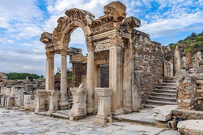 A Day in Ancient Ephesus & Ephesus Museum Tour - Tour Format