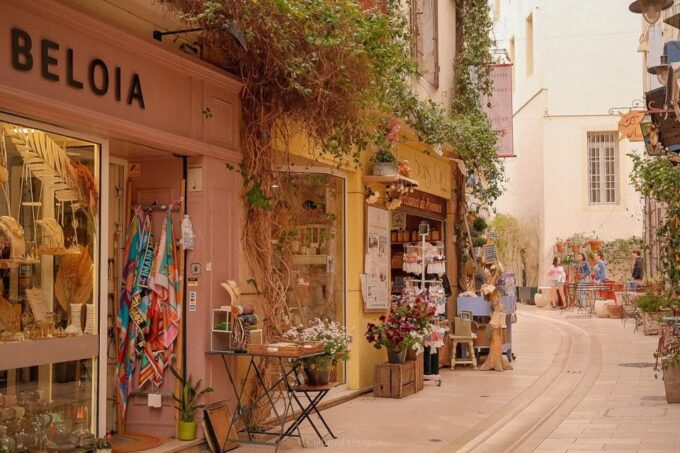 A Day in Provence: Les Baux De Provence, Saint Rémy and More - Tour Duration and Inclusions