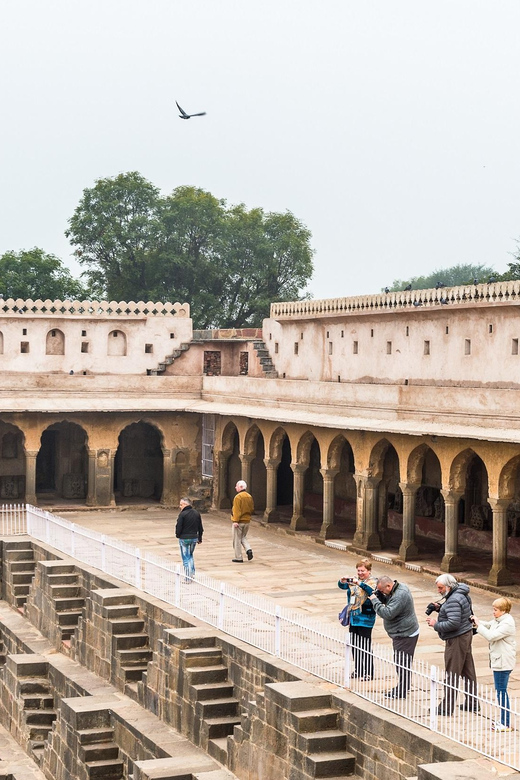 A Day Tour Fatehpur Sikri & Chand Baori From Agra With Guide - Fatehpur Sikris Architecture