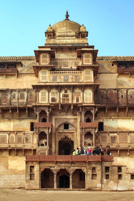 A Day Trip of Orchha From Khajuraho With Guide Service - Pickup and Transportation