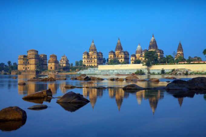 A Day Trip of Orchha From Khajuraho With Guide Service - Guided Experience and Inclusions