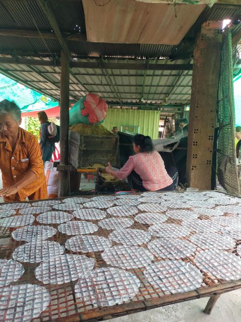 A Day TukTuk Handicrafts Bambootrain Killing&BatCaves,Sunset - Ek Phnom Temples