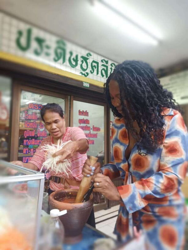 A Flavorful Journey Through Bangkok's Hidden Food Gems - Key Points
