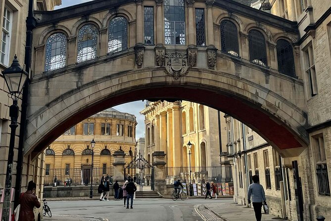 A Guide to the City of Dreaming Spires: A Self-Guided Audio Tour of Oxford - Navigating the Audio Tour