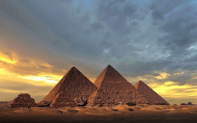 A Half-Day Adventure Inside Pyramid of Menkaure in Giza - Tipping Expectations