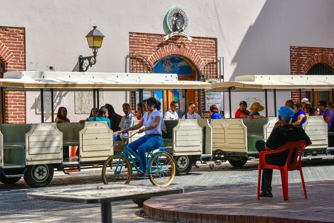 A Journey Through Santo Domingos Past and Present - Experiencing Modern Transformations