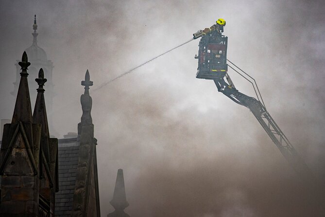 A Life Less Narrow, the Genius of Harry Potter & Edinburgh Castle - Guided Tour With Local Insights