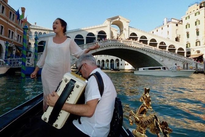 A Luxury Gondola Tour in Venice: Onboard Aperitif and Serenade - Enchanting Serenade on the Gondola