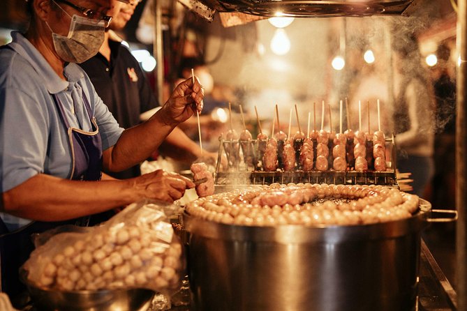A Magical Evening in Chiang Mai: Private City Tour - Exploring Chiang Mais Temples