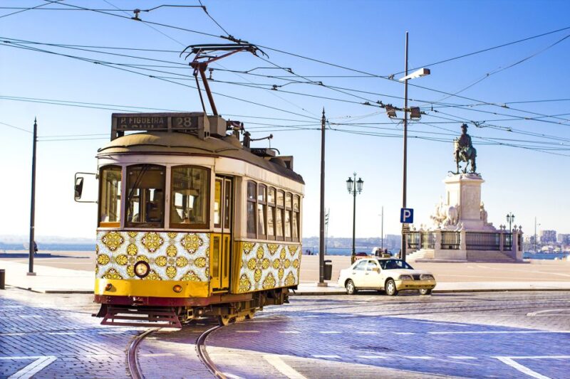 A Morning Exploration: A 1.5-Hour Private Tour of Lisbon - Guided Tour Stops