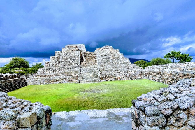 A Not Crowded Archaeological Tour in Cañada De La Virgen - Key Points