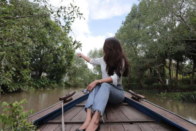 A Premium Journey Through Can Tho Small Canals - Connecting With the Local Community