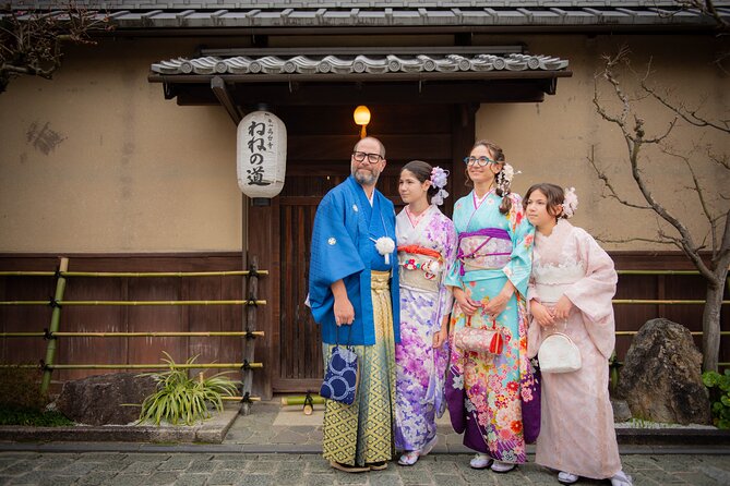 A Privately Guided Photoshoot in Beautiful Kyoto - Exploring Kyotos Iconic Locations