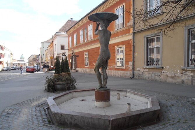 A Self-Guided Audio Tour of Budapest's Castle District - Navigating With Offline Maps