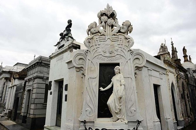 A Step Into History and Arquitecture Around Recoleta Cemetery - Accessibility and Convenience