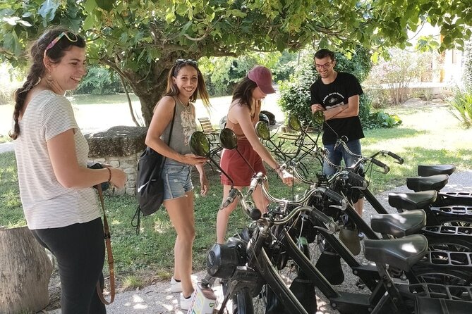 A Tour in Provence in a Typical French Motorized Bike : the Solex - Physical Fitness and Group Size