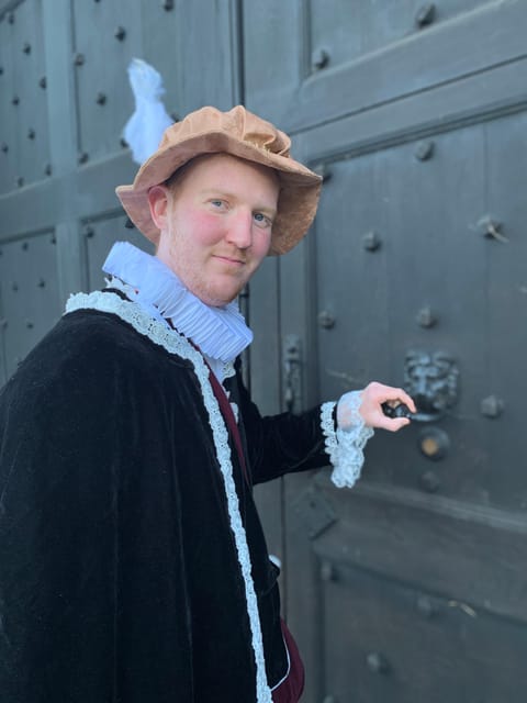 A Tour of Warwick With Queen Elizabeths Secret Lover - Booking Information