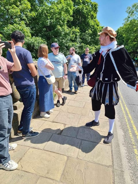 A Tour of Warwick With Queen Elizabeths Secret Lover - Pub Stop and Refreshments