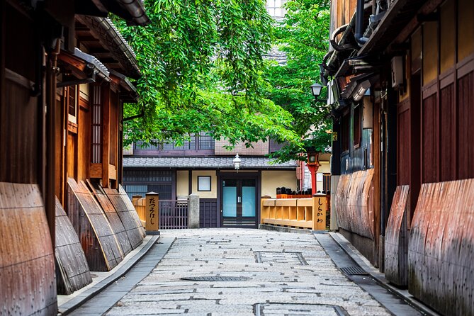 A Tour to Explore Kyotos Autumn Foliage at Kiyomizu-dera Temple - Understanding the Weather Policy