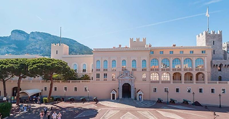 A Walk of Wealth – Guided Tour in Monaco - Tour Guide and Language