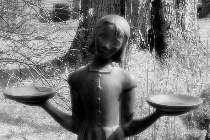 A Walk Through The Book Midnight in the Garden of Good and Evil - Sauntering Through the Pages of The Book